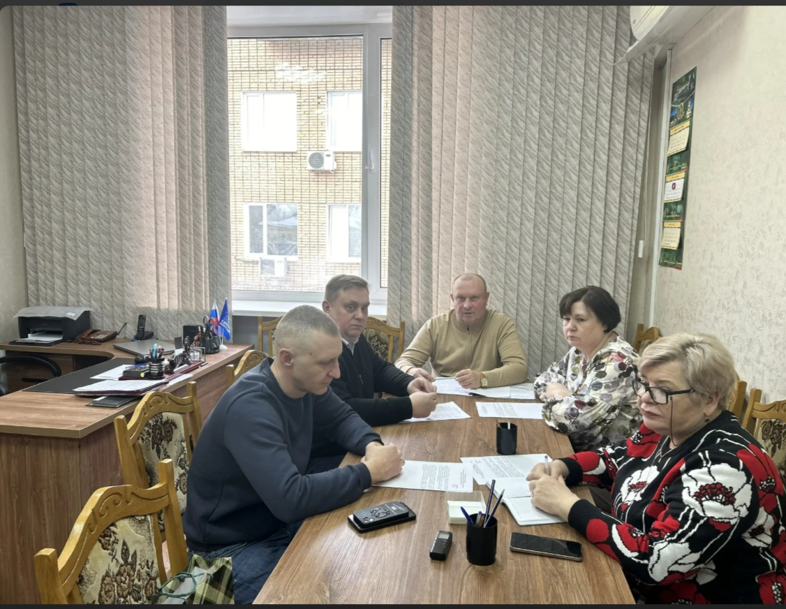 Сегодня на заседании постоянной комиссии по строительству, ЖКХ и транспорту рассмотрены вопросы: